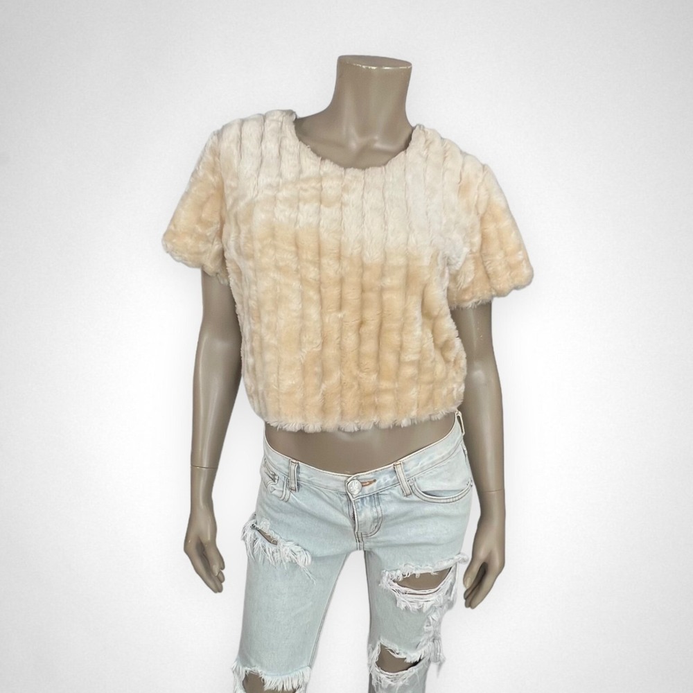 COINCIDENCE‎ & CHANCE Medium Fluffy Faux Fur Top Cropped Short Sleeve Fuzzy Soft
